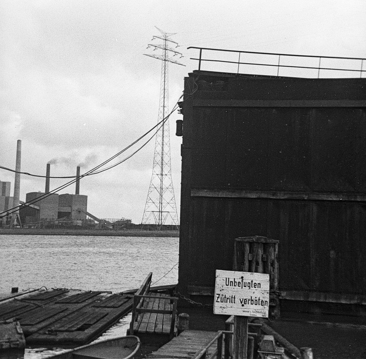 Foto von einem Schleusentor im Emder Hafen aus dem Jahr 1967