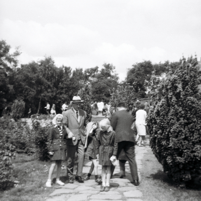 Photo von vier Hildesheimern im Rotterdamer Zoo Diergaarde Blijdorp. Im Jahre 1966.